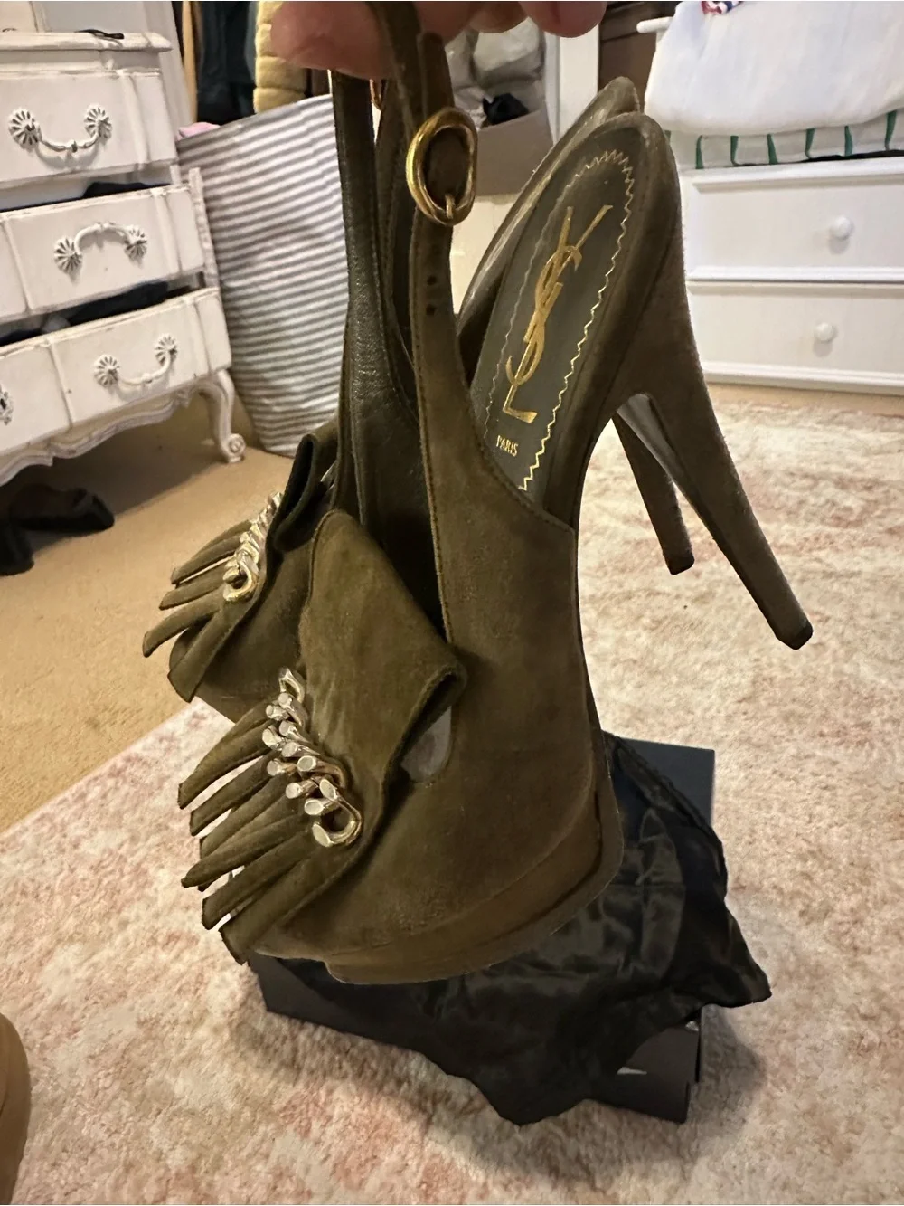 Saint Laurent Olive Green Suede Fringe Slingback Heels with Gold Chain - Picture 2 of 5